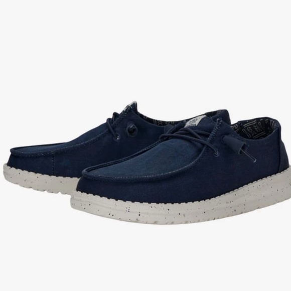 hey dude never worn shoes size 7w - Picture 1 of 3